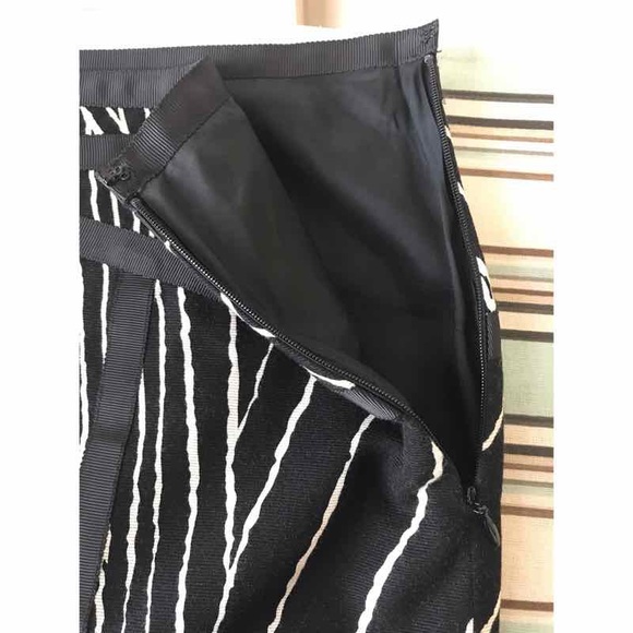 Beautiful Ann Taylor Pencil Skirt! - Picture 3 of 6